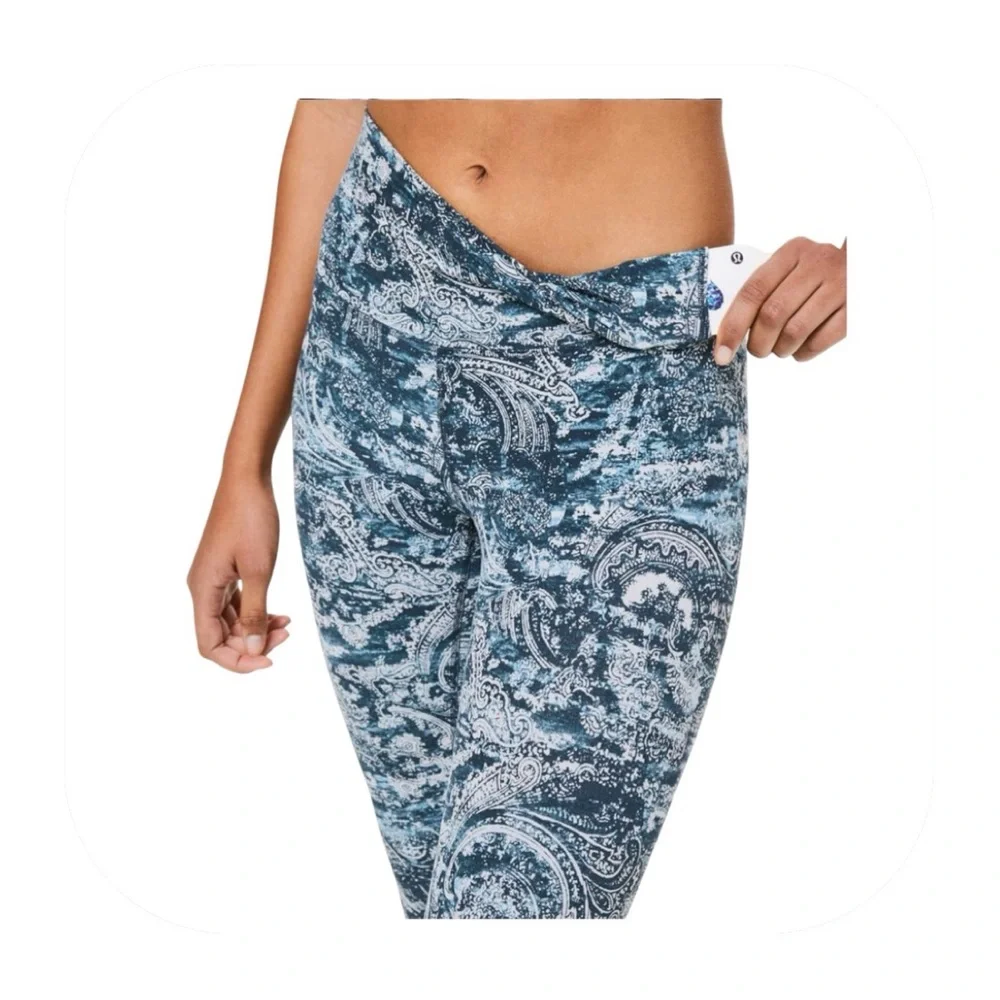 NWT Lululemon size 4 align blue paisley leggings